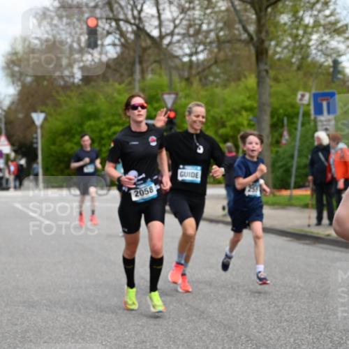 12.04.2026 - 45. Internationalen Wilhelmsburger Insellauf J. Mangold http://msf.ph/oto/9509643 12.04.2026 12:58:04 Ziel 5211, 4968, 2707, 5169, 5214, 4955, 3396, 5228, 5689, 2771, 5687, 2058, 3152, 4535, 5260, 2493, 2550, 3479, 4873, 4344, 3889, 4344, 3889, 3309, 5613, 3525, 5422, 3088, 3255 meine-sportfotos.de