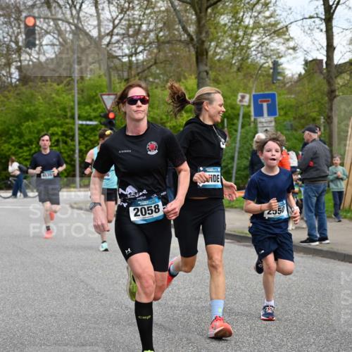 12.04.2026 - 45. Internationalen Wilhelmsburger Insellauf J. Mangold http://msf.ph/oto/9509647 12.04.2026 12:58:05 Ziel 5211, 4968, 2707, 5169, 5214, 4955, 3396, 5228, 5689, 2771, 5687, 2058, 3152, 4535, 5260, 2493, 2550, 3479, 4873, 4344, 3889, 3309, 3309, 5613, 3525, 5422, 3088, 3255 meine-sportfotos.de