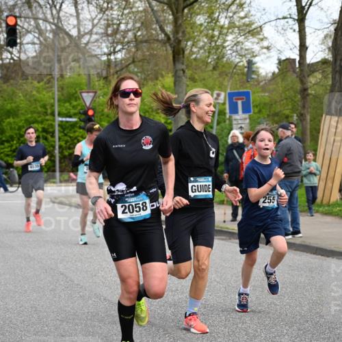 12.04.2026 - 45. Internationalen Wilhelmsburger Insellauf J. Mangold http://msf.ph/oto/9509648 12.04.2026 12:58:05 Ziel 5211, 4968, 2707, 5169, 5214, 4955, 3396, 5228, 5689, 2771, 5687, 2058, 3152, 4535, 5260, 2493, 2550, 3479, 4873, 4344, 3889, 3309, 3309, 5613, 3525, 5422, 3088, 3255 meine-sportfotos.de