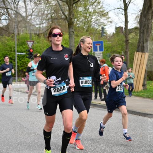 12.04.2026 - 45. Internationalen Wilhelmsburger Insellauf J. Mangold http://msf.ph/oto/9509649 12.04.2026 12:58:05 Ziel 5211, 4968, 2707, 5169, 5214, 4955, 3396, 5228, 5689, 2771, 5687, 2058, 3152, 4535, 5260, 2493, 2550, 3479, 4873, 4344, 3889, 3309, 3309, 5613, 3525, 5422, 3088, 3255 meine-sportfotos.de