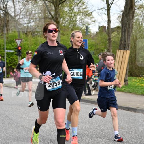 12.04.2026 - 45. Internationalen Wilhelmsburger Insellauf J. Mangold http://msf.ph/oto/9509650 12.04.2026 12:58:05 Ziel 5211, 4968, 2707, 5169, 5214, 4955, 3396, 5228, 5689, 2771, 5687, 2058, 3152, 4535, 5260, 2493, 2550, 3479, 4873, 4344, 3889, 3309, 3309, 5613, 3525, 5422, 3088, 3255 meine-sportfotos.de