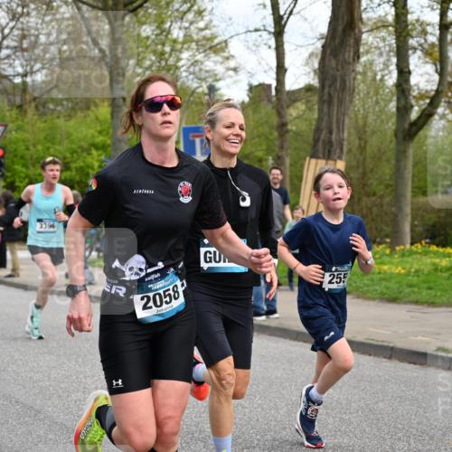 12.04.2026 - 45. Internationalen Wilhelmsburger Insellauf J. Mangold http://msf.ph/oto/9509652 12.04.2026 12:58:05 Ziel 5211, 4968, 2707, 5169, 5214, 4955, 3396, 5228, 5689, 2771, 5687, 2058, 3152, 4535, 5260, 2493, 2550, 3479, 4873, 4344, 3889, 3309, 3309, 5613, 3525, 5422, 3088, 3255 meine-sportfotos.de
