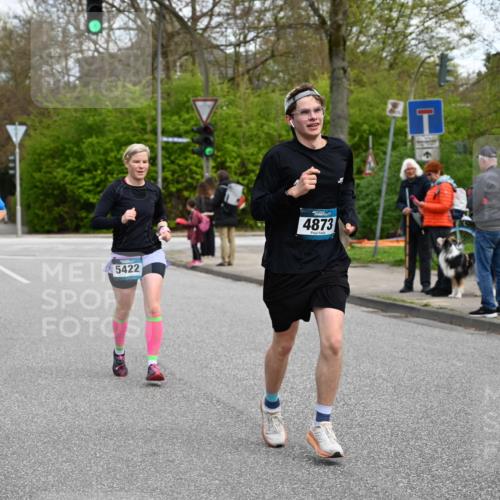 12.04.2026 - 45. Internationalen Wilhelmsburger Insellauf J. Mangold http://msf.ph/oto/9509674 12.04.2026 12:58:16 Ziel 4955, 3396, 5228, 5689, 2771, 5687, 2058, 3152, 4535, 5260, 2493, 2550, 3479, 4873, 4344, 3889, 4344, 3889, 3309, 5613, 3525, 5422, 3088, 3255, 5174, 5846, 3286, 3623, 4822 meine-sportfotos.de