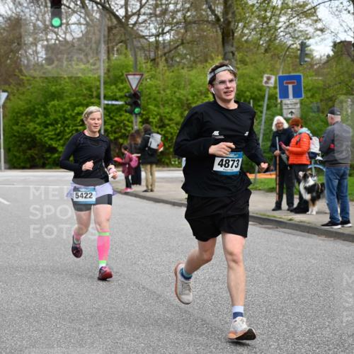 12.04.2026 - 45. Internationalen Wilhelmsburger Insellauf J. Mangold http://msf.ph/oto/9509675 12.04.2026 12:58:16 Ziel 4955, 3396, 5228, 5689, 2771, 5687, 2058, 3152, 4535, 5260, 2493, 2550, 3479, 4873, 4344, 3889, 4344, 3889, 3309, 5613, 3525, 5422, 3088, 3255, 5174, 5846, 3286, 3623, 4822 meine-sportfotos.de