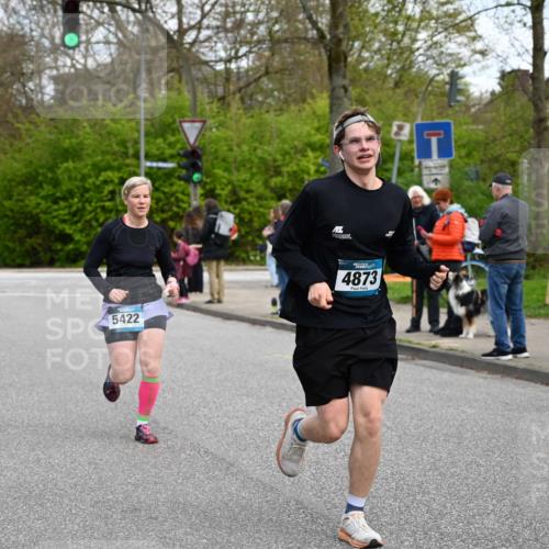12.04.2026 - 45. Internationalen Wilhelmsburger Insellauf J. Mangold http://msf.ph/oto/9509676 12.04.2026 12:58:16 Ziel 4955, 3396, 5228, 5689, 2771, 5687, 2058, 3152, 4535, 5260, 2493, 2550, 3479, 4873, 4344, 3889, 4344, 3889, 3309, 5613, 3525, 5422, 3088, 3255, 5174, 5846, 3286, 3623, 4822 meine-sportfotos.de