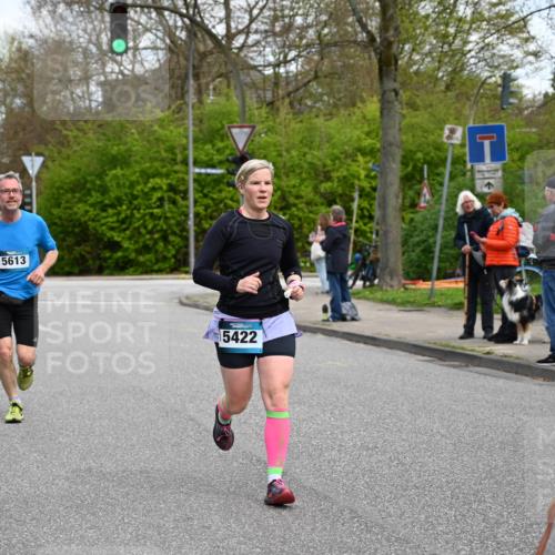 12.04.2026 - 45. Internationalen Wilhelmsburger Insellauf J. Mangold http://msf.ph/oto/9509680 12.04.2026 12:58:16 Ziel 4955, 3396, 5228, 5689, 2771, 5687, 2058, 3152, 4535, 5260, 2493, 2550, 3479, 4873, 4344, 3889, 4344, 3889, 3309, 5613, 3525, 5422, 3088, 3255, 5174, 5846, 3286, 3623, 4822 meine-sportfotos.de