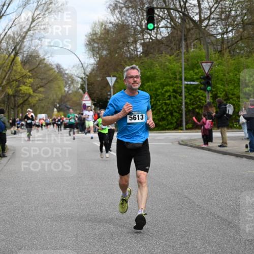 12.04.2026 - 45. Internationalen Wilhelmsburger Insellauf J. Mangold http://msf.ph/oto/9509686 12.04.2026 12:58:17 Ziel 4955, 3396, 5228, 5689, 2771, 5687, 2058, 3152, 4535, 5260, 2493, 2550, 3479, 4873, 4344, 3889, 3309, 3309, 5613, 3525, 5422, 3088, 3255, 5174, 5846, 3286, 3623, 4822 meine-sportfotos.de