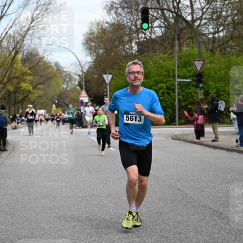 12.04.2026 - 45. Internationalen Wilhelmsburger Insellauf J. Mangold http://msf.ph/oto/9509689 12.04.2026 12:58:18 Ziel 3396, 5228, 5689, 2771, 5687, 2058, 3152, 4535, 5260, 2493, 2550, 3479, 4873, 4344, 3889, 3309, 5613, 3525, 5613, 3525, 5422, 3088, 3255, 5174, 5846, 3286, 3623, 4822, 2015 meine-sportfotos.de