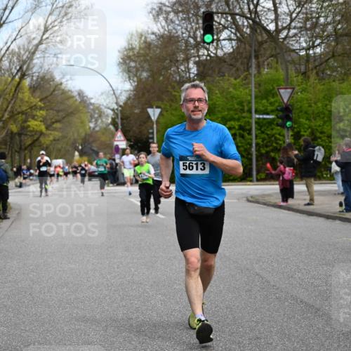 12.04.2026 - 45. Internationalen Wilhelmsburger Insellauf J. Mangold http://msf.ph/oto/9509690 12.04.2026 12:58:18 Ziel 3396, 5228, 5689, 2771, 5687, 2058, 3152, 4535, 5260, 2493, 2550, 3479, 4873, 4344, 3889, 3309, 5613, 3525, 5613, 3525, 5422, 3088, 3255, 5174, 5846, 3286, 3623, 4822, 2015 meine-sportfotos.de