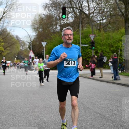 12.04.2026 - 45. Internationalen Wilhelmsburger Insellauf J. Mangold http://msf.ph/oto/9509694 12.04.2026 12:58:18 Ziel 3396, 5228, 5689, 2771, 5687, 2058, 3152, 4535, 5260, 2493, 2550, 3479, 4873, 4344, 3889, 3309, 5613, 3525, 5613, 3525, 5422, 3088, 3255, 5174, 5846, 3286, 3623, 4822, 2015 meine-sportfotos.de