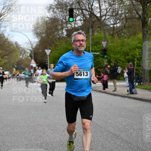 12.04.2026 - 45. Internationalen Wilhelmsburger Insellauf J. Mangold http://msf.ph/oto/9509695 12.04.2026 12:58:18 Ziel 3396, 5228, 5689, 2771, 5687, 2058, 3152, 4535, 5260, 2493, 2550, 3479, 4873, 4344, 3889, 3309, 5613, 3525, 5613, 3525, 5422, 3088, 3255, 5174, 5846, 3286, 3623, 4822, 2015 meine-sportfotos.de