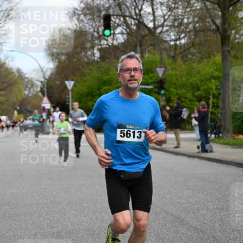 12.04.2026 - 45. Internationalen Wilhelmsburger Insellauf J. Mangold http://msf.ph/oto/9509697 12.04.2026 12:58:18 Ziel 3396, 5228, 5689, 2771, 5687, 2058, 3152, 4535, 5260, 2493, 2550, 3479, 4873, 4344, 3889, 3309, 5613, 3525, 5613, 3525, 5422, 3088, 3255, 5174, 5846, 3286, 3623, 4822, 2015 meine-sportfotos.de