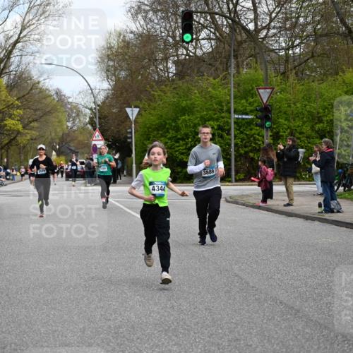 12.04.2026 - 45. Internationalen Wilhelmsburger Insellauf J. Mangold http://msf.ph/oto/9509703 12.04.2026 12:58:21 Ziel 5687, 2058, 3152, 4535, 5260, 2493, 2550, 3479, 4873, 4344, 3889, 3309, 5613, 3525, 5422, 3088, 3255, 5174, 5174, 5846, 3286, 3623, 4822, 2015, 3926 meine-sportfotos.de