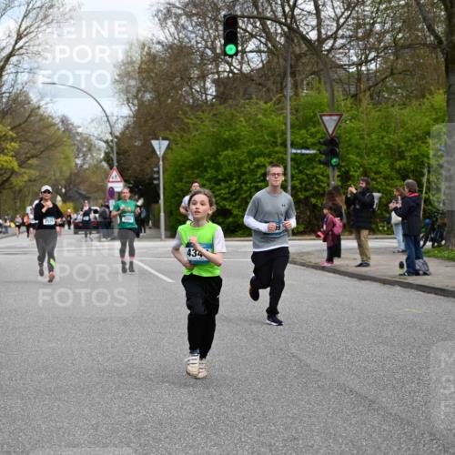 12.04.2026 - 45. Internationalen Wilhelmsburger Insellauf J. Mangold http://msf.ph/oto/9509706 12.04.2026 12:58:21 Ziel 5687, 2058, 3152, 4535, 5260, 2493, 2550, 3479, 4873, 4344, 3889, 3309, 5613, 3525, 5422, 3088, 3255, 5174, 5174, 5846, 3286, 3623, 4822, 2015, 3926 meine-sportfotos.de