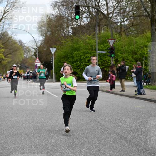 12.04.2026 - 45. Internationalen Wilhelmsburger Insellauf J. Mangold http://msf.ph/oto/9509707 12.04.2026 12:58:21 Ziel 5687, 2058, 3152, 4535, 5260, 2493, 2550, 3479, 4873, 4344, 3889, 3309, 5613, 3525, 5422, 3088, 3255, 5174, 5174, 5846, 3286, 3623, 4822, 2015, 3926 meine-sportfotos.de