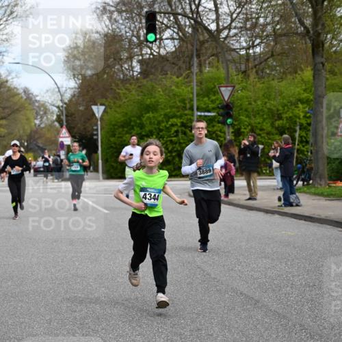 12.04.2026 - 45. Internationalen Wilhelmsburger Insellauf J. Mangold http://msf.ph/oto/9509711 12.04.2026 12:58:21 Ziel 5687, 2058, 3152, 4535, 5260, 2493, 2550, 3479, 4873, 4344, 3889, 3309, 5613, 3525, 5422, 3088, 3255, 5174, 5174, 5846, 3286, 3623, 4822, 2015, 3926 meine-sportfotos.de