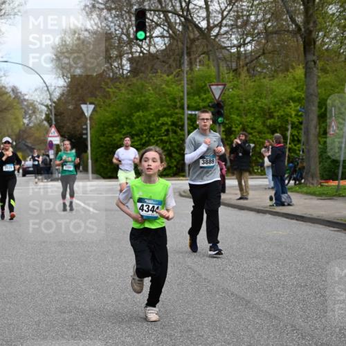 12.04.2026 - 45. Internationalen Wilhelmsburger Insellauf J. Mangold http://msf.ph/oto/9509713 12.04.2026 12:58:22 Ziel 2058, 3152, 4535, 5260, 2493, 2550, 3479, 4873, 4344, 3889, 3309, 5613, 3525, 5422, 3088, 3255, 5174, 5846, 5846, 3286, 3623, 4822, 2015, 3926 meine-sportfotos.de