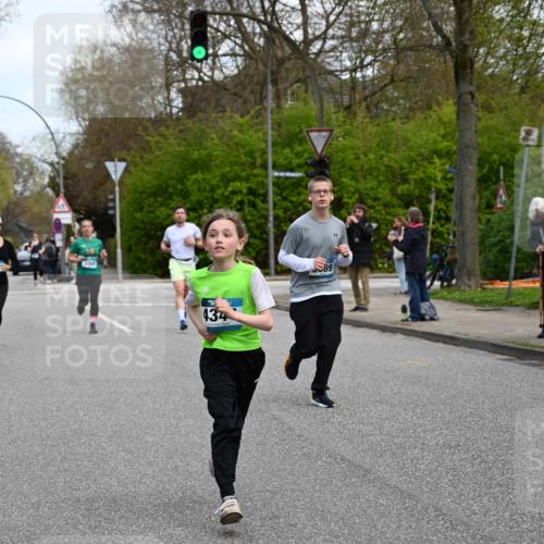 12.04.2026 - 45. Internationalen Wilhelmsburger Insellauf J. Mangold http://msf.ph/oto/9509715 12.04.2026 12:58:22 Ziel 2058, 3152, 4535, 5260, 2493, 2550, 3479, 4873, 4344, 3889, 3309, 5613, 3525, 5422, 3088, 3255, 5174, 5846, 5846, 3286, 3623, 4822, 2015, 3926 meine-sportfotos.de
