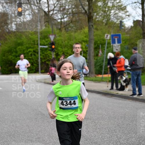 12.04.2026 - 45. Internationalen Wilhelmsburger Insellauf J. Mangold http://msf.ph/oto/9509724 12.04.2026 12:58:22 Ziel 2058, 3152, 4535, 5260, 2493, 2550, 3479, 4873, 4344, 3889, 3309, 5613, 3525, 5422, 3088, 3255, 5174, 5846, 5846, 3286, 3623, 4822, 2015, 3926 meine-sportfotos.de