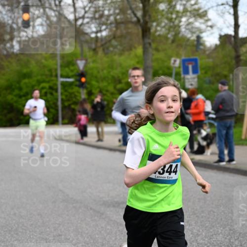 12.04.2026 - 45. Internationalen Wilhelmsburger Insellauf J. Mangold http://msf.ph/oto/9509727 12.04.2026 12:58:23 Ziel 2058, 3152, 4535, 5260, 2493, 2550, 3479, 4873, 4344, 3889, 3309, 5613, 3525, 5422, 3088, 3255, 5174, 5846, 3286, 3623, 4822, 2015, 3926, 3728 meine-sportfotos.de