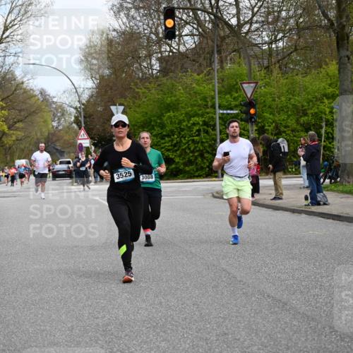 12.04.2026 - 45. Internationalen Wilhelmsburger Insellauf J. Mangold http://msf.ph/oto/9509729 12.04.2026 12:58:24 Ziel 3152, 4535, 5260, 2493, 2550, 3479, 4873, 4344, 3889, 3309, 5613, 3525, 5422, 3088, 3255, 5174, 5846, 3286, 3623, 4822, 2015, 3926, 3728, 4023, 2009, 4875 meine-sportfotos.de