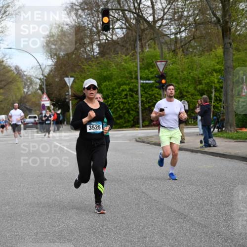 12.04.2026 - 45. Internationalen Wilhelmsburger Insellauf J. Mangold http://msf.ph/oto/9509733 12.04.2026 12:58:24 Ziel 3152, 4535, 5260, 2493, 2550, 3479, 4873, 4344, 3889, 3309, 5613, 3525, 5422, 3088, 3255, 5174, 5846, 3286, 3623, 4822, 2015, 3926, 3728, 4023, 2009, 4875 meine-sportfotos.de