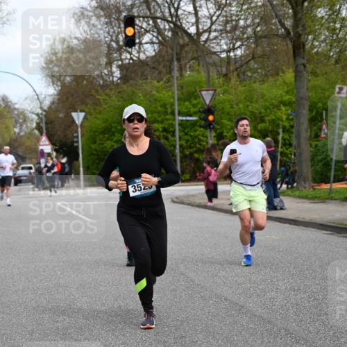 12.04.2026 - 45. Internationalen Wilhelmsburger Insellauf J. Mangold http://msf.ph/oto/9509737 12.04.2026 12:58:24 Ziel 3152, 4535, 5260, 2493, 2550, 3479, 4873, 4344, 3889, 3309, 5613, 3525, 5422, 3088, 3255, 5174, 5846, 3286, 3623, 4822, 2015, 3926, 3728, 4023, 2009, 4875 meine-sportfotos.de