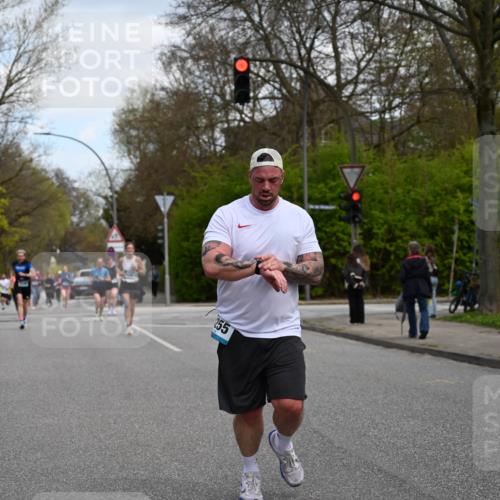 12.04.2026 - 45. Internationalen Wilhelmsburger Insellauf J. Mangold http://msf.ph/oto/9509763 12.04.2026 12:58:33 Ziel 4873, 4344, 3889, 3309, 5613, 3525, 5422, 3088, 3255, 5174, 5174, 5846, 3286, 3623, 4822, 2015, 3926, 3728, 4023, 2009, 4875, 5276, 3017, 5111, 5124, 5644, 5718, 2082, 4741, 5191, 4287, 5219, 2068 meine-sportfotos.de