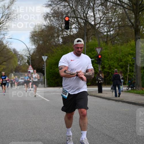 12.04.2026 - 45. Internationalen Wilhelmsburger Insellauf J. Mangold http://msf.ph/oto/9509764 12.04.2026 12:58:33 Ziel 4873, 4344, 3889, 3309, 5613, 3525, 5422, 3088, 3255, 5174, 5174, 5846, 3286, 3623, 4822, 2015, 3926, 3728, 4023, 2009, 4875, 5276, 3017, 5111, 5124, 5644, 5718, 2082, 4741, 5191, 4287, 5219, 2068 meine-sportfotos.de
