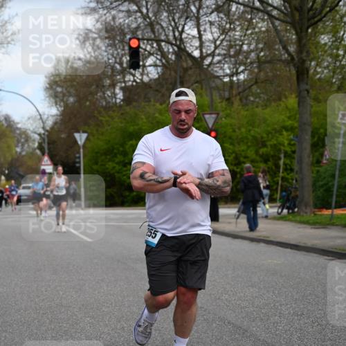 12.04.2026 - 45. Internationalen Wilhelmsburger Insellauf J. Mangold http://msf.ph/oto/9509767 12.04.2026 12:58:33 Ziel 4873, 4344, 3889, 3309, 5613, 3525, 5422, 3088, 3255, 5174, 5174, 5846, 3286, 3623, 4822, 2015, 3926, 3728, 4023, 2009, 4875, 5276, 3017, 5111, 5124, 5644, 5718, 2082, 4741, 5191, 4287, 5219, 2068 meine-sportfotos.de