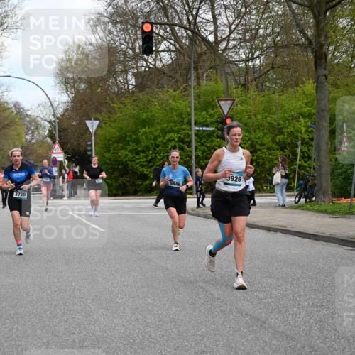 12.04.2026 - 45. Internationalen Wilhelmsburger Insellauf J. Mangold http://msf.ph/oto/9509786 12.04.2026 12:58:38 Ziel 4344, 3889, 3309, 5613, 3525, 5422, 3088, 3255, 5174, 5846, 3286, 3623, 4822, 2015, 3926, 3728, 4023, 2009, 4875, 5276, 5276, 3017, 5111, 5124, 5644, 5718, 2082, 4741, 5191, 4287, 5219, 2068, 3246, 4035, 5244, 4128, 4565 meine-sportfotos.de