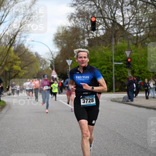 12.04.2026 - 45. Internationalen Wilhelmsburger Insellauf J. Mangold http://msf.ph/oto/9509805 12.04.2026 12:58:42 Ziel 3309, 5613, 3525, 5422, 3088, 3255, 5174, 5846, 3286, 3623, 4822, 2015, 2015, 3926, 3728, 4023, 2009, 4875, 5276, 3017, 5111, 5124, 5644, 5718, 2082, 4741, 5191, 4287, 5219, 2068, 3246, 4035, 5244, 4128, 4565, 5079, 4395 meine-sportfotos.de