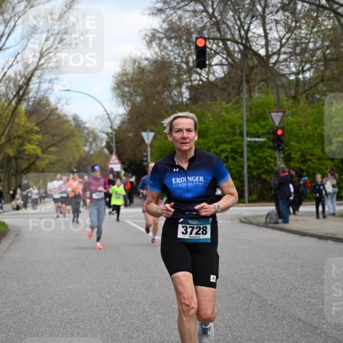 12.04.2026 - 45. Internationalen Wilhelmsburger Insellauf J. Mangold http://msf.ph/oto/9509806 12.04.2026 12:58:42 Ziel 3309, 5613, 3525, 5422, 3088, 3255, 5174, 5846, 3286, 3623, 4822, 2015, 2015, 3926, 3728, 4023, 2009, 4875, 5276, 3017, 5111, 5124, 5644, 5718, 2082, 4741, 5191, 4287, 5219, 2068, 3246, 4035, 5244, 4128, 4565, 5079, 4395 meine-sportfotos.de