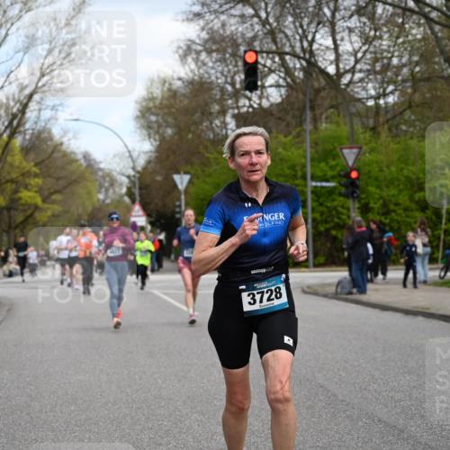 12.04.2026 - 45. Internationalen Wilhelmsburger Insellauf J. Mangold http://msf.ph/oto/9509808 12.04.2026 12:58:42 Ziel 3309, 5613, 3525, 5422, 3088, 3255, 5174, 5846, 3286, 3623, 4822, 2015, 2015, 3926, 3728, 4023, 2009, 4875, 5276, 3017, 5111, 5124, 5644, 5718, 2082, 4741, 5191, 4287, 5219, 2068, 3246, 4035, 5244, 4128, 4565, 5079, 4395 meine-sportfotos.de