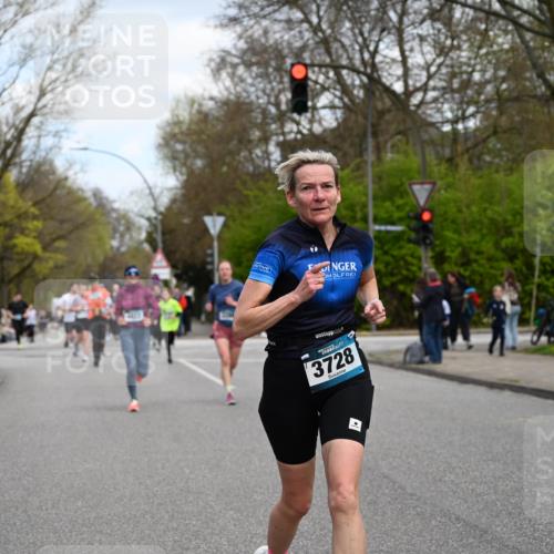 12.04.2026 - 45. Internationalen Wilhelmsburger Insellauf J. Mangold http://msf.ph/oto/9509809 12.04.2026 12:58:42 Ziel 3309, 5613, 3525, 5422, 3088, 3255, 5174, 5846, 3286, 3623, 4822, 2015, 2015, 3926, 3728, 4023, 2009, 4875, 5276, 3017, 5111, 5124, 5644, 5718, 2082, 4741, 5191, 4287, 5219, 2068, 3246, 4035, 5244, 4128, 4565, 5079, 4395 meine-sportfotos.de