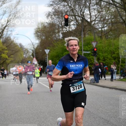 12.04.2026 - 45. Internationalen Wilhelmsburger Insellauf J. Mangold http://msf.ph/oto/9509810 12.04.2026 12:58:42 Ziel 3309, 5613, 3525, 5422, 3088, 3255, 5174, 5846, 3286, 3623, 4822, 2015, 2015, 3926, 3728, 4023, 2009, 4875, 5276, 3017, 5111, 5124, 5644, 5718, 2082, 4741, 5191, 4287, 5219, 2068, 3246, 4035, 5244, 4128, 4565, 5079, 4395 meine-sportfotos.de