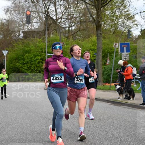 12.04.2026 - 45. Internationalen Wilhelmsburger Insellauf J. Mangold http://msf.ph/oto/9509830 12.04.2026 12:58:45 Ziel 3088, 3255, 5174, 5846, 3286, 3623, 4822, 2015, 3926, 3728, 4023, 2009, 4875, 5276, 3017, 5111, 5124, 5644, 5718, 2082, 4741, 5191, 4287, 5219, 2068, 5219, 2068, 3246, 4035, 5244, 4128, 4565, 5079, 4395, 4187 meine-sportfotos.de