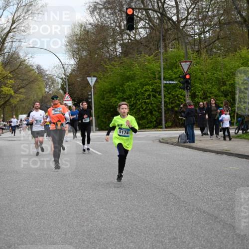 12.04.2026 - 45. Internationalen Wilhelmsburger Insellauf J. Mangold http://msf.ph/oto/9509838 12.04.2026 12:58:47 Ziel 3255, 5174, 5846, 3286, 3623, 4822, 2015, 3926, 3728, 3728, 4023, 2009, 4875, 5276, 3017, 5111, 5124, 5644, 5718, 2082, 4741, 5191, 4287, 5219, 2068, 3246, 4035, 5244, 4128, 4565, 5079, 4395, 4187, 5067, 2069, 4761 meine-sportfotos.de