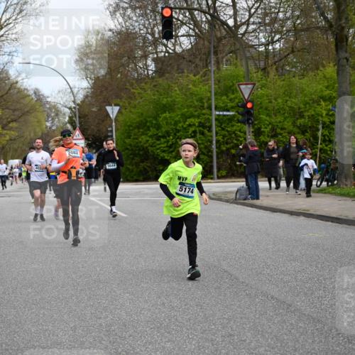 12.04.2026 - 45. Internationalen Wilhelmsburger Insellauf J. Mangold http://msf.ph/oto/9509843 12.04.2026 12:58:47 Ziel 3255, 5174, 5846, 3286, 3623, 4822, 2015, 3926, 3728, 3728, 4023, 2009, 4875, 5276, 3017, 5111, 5124, 5644, 5718, 2082, 4741, 5191, 4287, 5219, 2068, 3246, 4035, 5244, 4128, 4565, 5079, 4395, 4187, 5067, 2069, 4761 meine-sportfotos.de