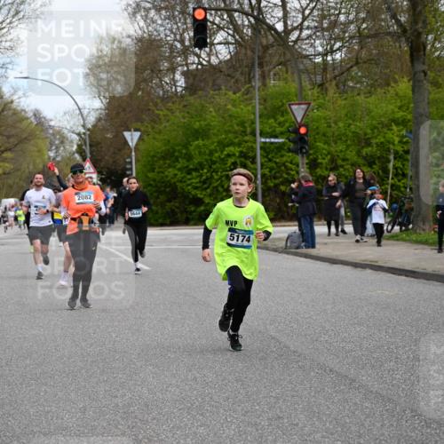12.04.2026 - 45. Internationalen Wilhelmsburger Insellauf J. Mangold http://msf.ph/oto/9509845 12.04.2026 12:58:47 Ziel 3255, 5174, 5846, 3286, 3623, 4822, 2015, 3926, 3728, 3728, 4023, 2009, 4875, 5276, 3017, 5111, 5124, 5644, 5718, 2082, 4741, 5191, 4287, 5219, 2068, 3246, 4035, 5244, 4128, 4565, 5079, 4395, 4187, 5067, 2069, 4761 meine-sportfotos.de