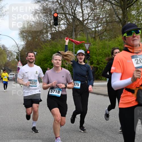 12.04.2026 - 45. Internationalen Wilhelmsburger Insellauf J. Mangold http://msf.ph/oto/9509879 12.04.2026 12:58:51 Ziel 3255, 5174, 5846, 3286, 3623, 4822, 2015, 3926, 3728, 4023, 2009, 4875, 5276, 3017, 5111, 5124, 5644, 5718, 2082, 4741, 5191, 4287, 5219, 2068, 3246, 4035, 5244, 4128, 4565, 5079, 5079, 4395, 4187, 5067, 2069, 4761, 5179, 3192, 5635, 4917, 4171, 4170 meine-sportfotos.de
