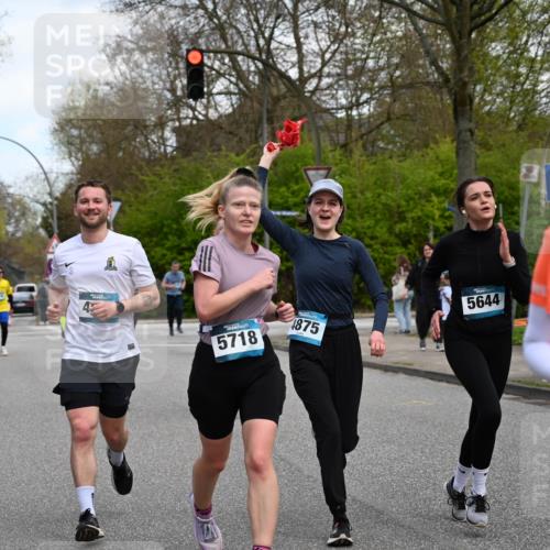 12.04.2026 - 45. Internationalen Wilhelmsburger Insellauf J. Mangold http://msf.ph/oto/9509882 12.04.2026 12:58:52 Ziel 3255, 5174, 5846, 3286, 3623, 4822, 2015, 3926, 3728, 4023, 2009, 4875, 5276, 3017, 3017, 5111, 5124, 5644, 5718, 2082, 4741, 5191, 4287, 5219, 2068, 3246, 4035, 5244, 4128, 4565, 5079, 4395, 4187, 5067, 2069, 4761, 5179, 3192, 5635, 4917, 4171, 4170 meine-sportfotos.de