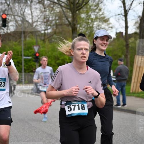 12.04.2026 - 45. Internationalen Wilhelmsburger Insellauf J. Mangold http://msf.ph/oto/9509893 12.04.2026 12:58:52 Ziel 3255, 5174, 5846, 3286, 3623, 4822, 2015, 3926, 3728, 4023, 2009, 4875, 5276, 3017, 3017, 5111, 5124, 5644, 5718, 2082, 4741, 5191, 4287, 5219, 2068, 3246, 4035, 5244, 4128, 4565, 5079, 4395, 4187, 5067, 2069, 4761, 5179, 3192, 5635, 4917, 4171, 4170 meine-sportfotos.de