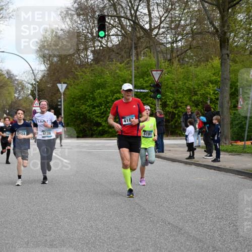 12.04.2026 - 45. Internationalen Wilhelmsburger Insellauf J. Mangold http://msf.ph/oto/9509936 12.04.2026 12:59:01 Ziel 3286, 3623, 4822, 2015, 3926, 3728, 4023, 2009, 4875, 5276, 3017, 5111, 5124, 5644, 5718, 2082, 4741, 5191, 4287, 5219, 2068, 3246, 4035, 5244, 4128, 4565, 5079, 4395, 4187, 5067, 2069, 4761, 5179, 3192, 5179, 3192, 5635, 4917, 4171, 4170, 5011, 4781, 4872, 4581, 5338, 5339 meine-sportfotos.de