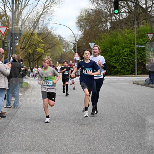 12.04.2026 - 45. Internationalen Wilhelmsburger Insellauf J. Mangold http://msf.ph/oto/9509942 12.04.2026 12:59:02 Ziel 3286, 3623, 4822, 2015, 3926, 3728, 4023, 2009, 4875, 5276, 3017, 5111, 5124, 5644, 5718, 2082, 4741, 5191, 4287, 5219, 2068, 3246, 4035, 5244, 4128, 4565, 4565, 5079, 4395, 4187, 5067, 2069, 4761, 5179, 3192, 5635, 4917, 5635, 4917, 4171, 4170, 5011, 4781, 4872, 4581, 5338, 5339, 2006, 4096, 5081 meine-sportfotos.de