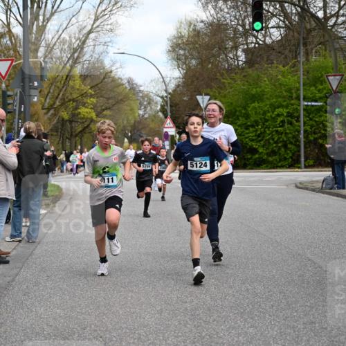 12.04.2026 - 45. Internationalen Wilhelmsburger Insellauf J. Mangold http://msf.ph/oto/9509943 12.04.2026 12:59:02 Ziel 3286, 3623, 4822, 2015, 3926, 3728, 4023, 2009, 4875, 5276, 3017, 5111, 5124, 5644, 5718, 2082, 4741, 5191, 4287, 5219, 2068, 3246, 4035, 5244, 4128, 4565, 4565, 5079, 4395, 4187, 5067, 2069, 4761, 5179, 3192, 5635, 4917, 5635, 4917, 4171, 4170, 5011, 4781, 4872, 4581, 5338, 5339, 2006, 4096, 5081 meine-sportfotos.de