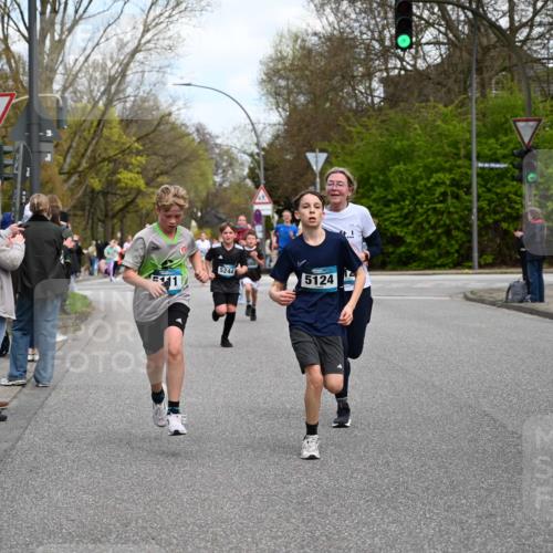 12.04.2026 - 45. Internationalen Wilhelmsburger Insellauf J. Mangold http://msf.ph/oto/9509944 12.04.2026 12:59:02 Ziel 3286, 3623, 4822, 2015, 3926, 3728, 4023, 2009, 4875, 5276, 3017, 5111, 5124, 5644, 5718, 2082, 4741, 5191, 4287, 5219, 2068, 3246, 4035, 5244, 4128, 4565, 4565, 5079, 4395, 4187, 5067, 2069, 4761, 5179, 3192, 5635, 4917, 5635, 4917, 4171, 4170, 5011, 4781, 4872, 4581, 5338, 5339, 2006, 4096, 5081 meine-sportfotos.de