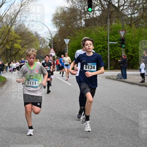 12.04.2026 - 45. Internationalen Wilhelmsburger Insellauf J. Mangold http://msf.ph/oto/9509948 12.04.2026 12:59:03 Ziel 4822, 2015, 3926, 3728, 4023, 2009, 4875, 5276, 3017, 5111, 5124, 5644, 5718, 2082, 4741, 5191, 4287, 5219, 2068, 3246, 4035, 5244, 4128, 4565, 5079, 5079, 4395, 4187, 5067, 2069, 4761, 5179, 3192, 5635, 4917, 4171, 4170, 4171, 4170, 5011, 4781, 4872, 4581, 5338, 5339, 2006, 4096, 5081 meine-sportfotos.de