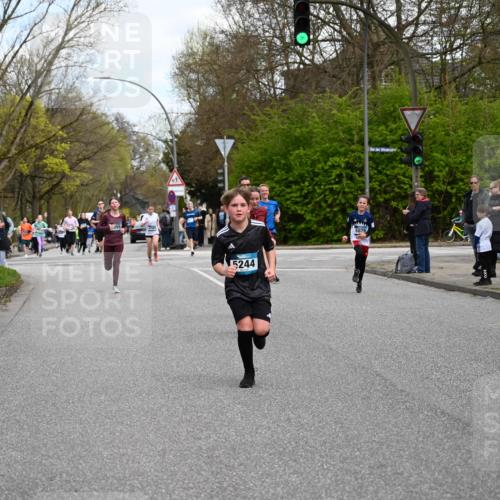 12.04.2026 - 45. Internationalen Wilhelmsburger Insellauf J. Mangold http://msf.ph/oto/9509956 12.04.2026 12:59:05 Ziel 2015, 3926, 3728, 4023, 2009, 4875, 5276, 3017, 5111, 5124, 5644, 5718, 2082, 4741, 5191, 4287, 5219, 2068, 3246, 4035, 5244, 4128, 4565, 5079, 4395, 4395, 4187, 5067, 2069, 4761, 5179, 3192, 5635, 4917, 4171, 4170, 5011, 4781, 4872, 4581, 5338, 5339, 2006, 4096, 5081, 4623 meine-sportfotos.de