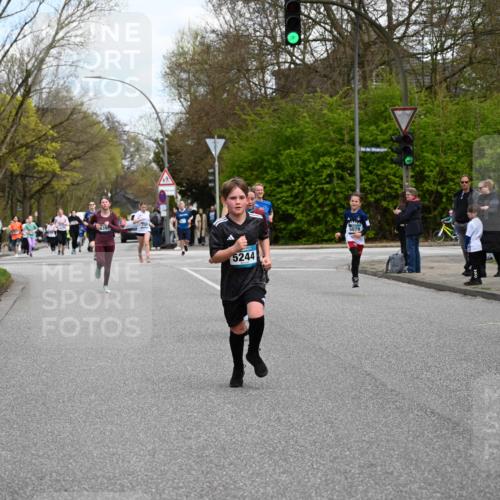 12.04.2026 - 45. Internationalen Wilhelmsburger Insellauf J. Mangold http://msf.ph/oto/9509957 12.04.2026 12:59:05 Ziel 2015, 3926, 3728, 4023, 2009, 4875, 5276, 3017, 5111, 5124, 5644, 5718, 2082, 4741, 5191, 4287, 5219, 2068, 3246, 4035, 5244, 4128, 4565, 5079, 4395, 4395, 4187, 5067, 2069, 4761, 5179, 3192, 5635, 4917, 4171, 4170, 5011, 4781, 4872, 4581, 5338, 5339, 2006, 4096, 5081, 4623 meine-sportfotos.de